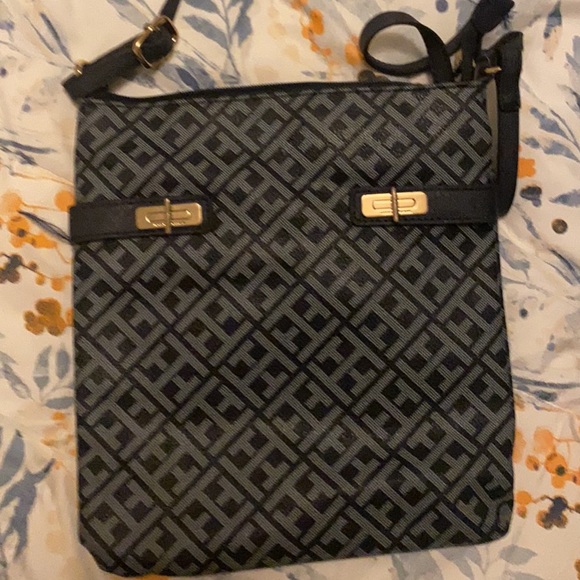 Various bags Nine West and Tommy Hilfiger - Picture 2 of 3